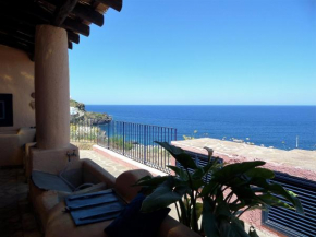 Casa Ajo e Didy, panorama sul mare a Malfa
